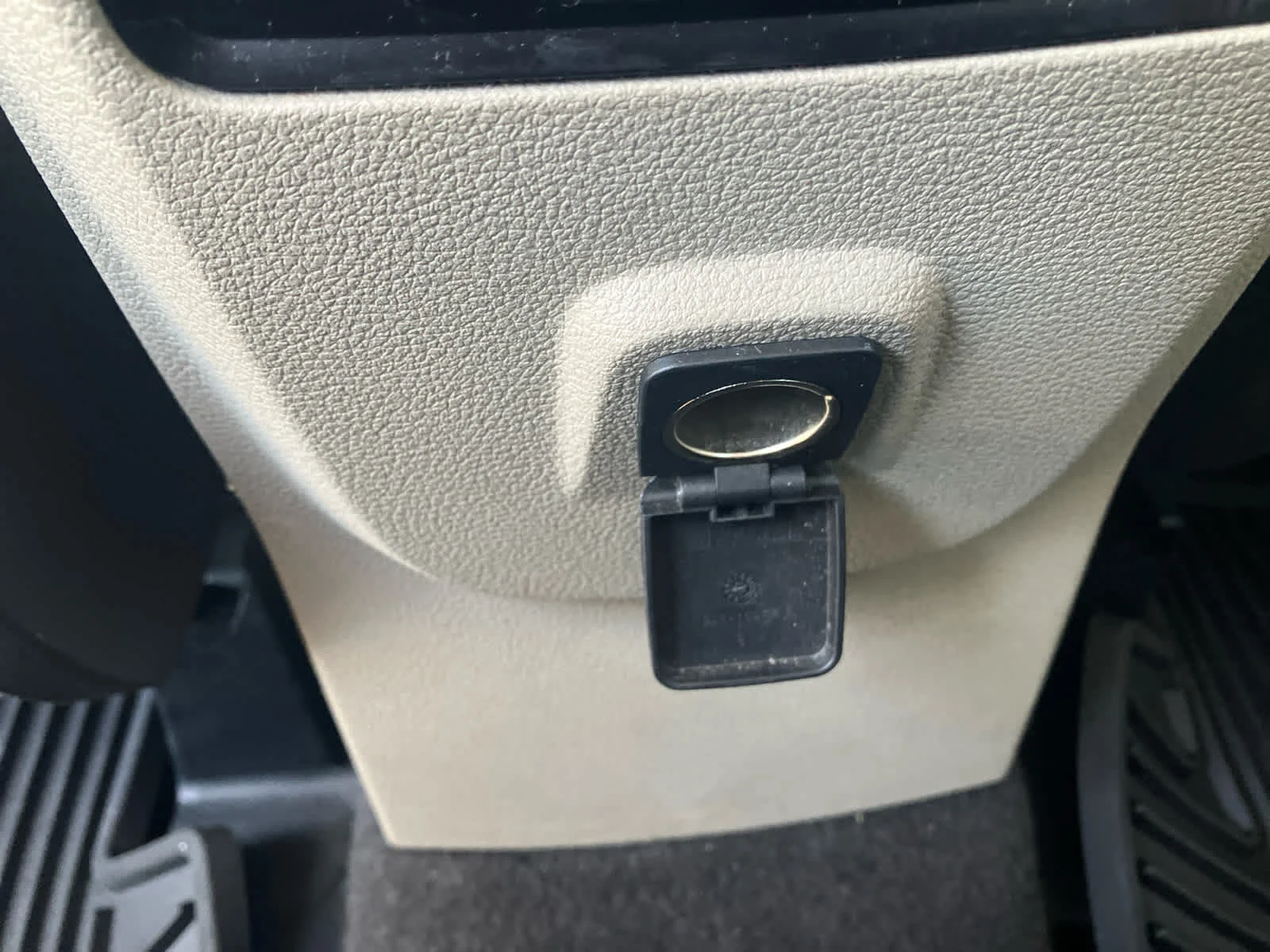Used 2017 Magnetic Metallic Ford SE image 27