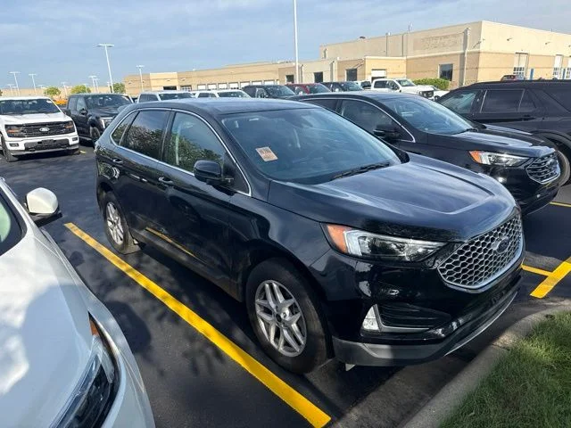Used 2024 Black Ford SEL image 2