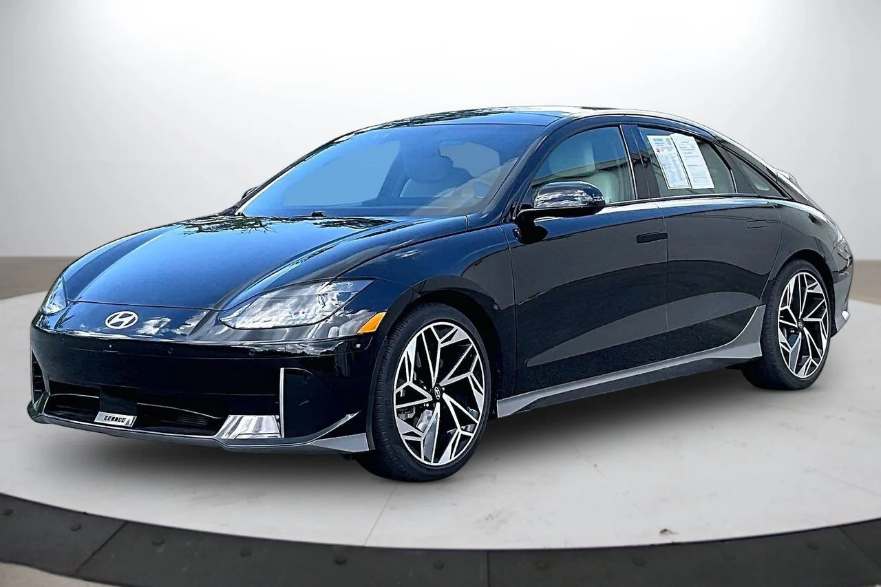 Used 2024 Black Hyundai Limited image 4