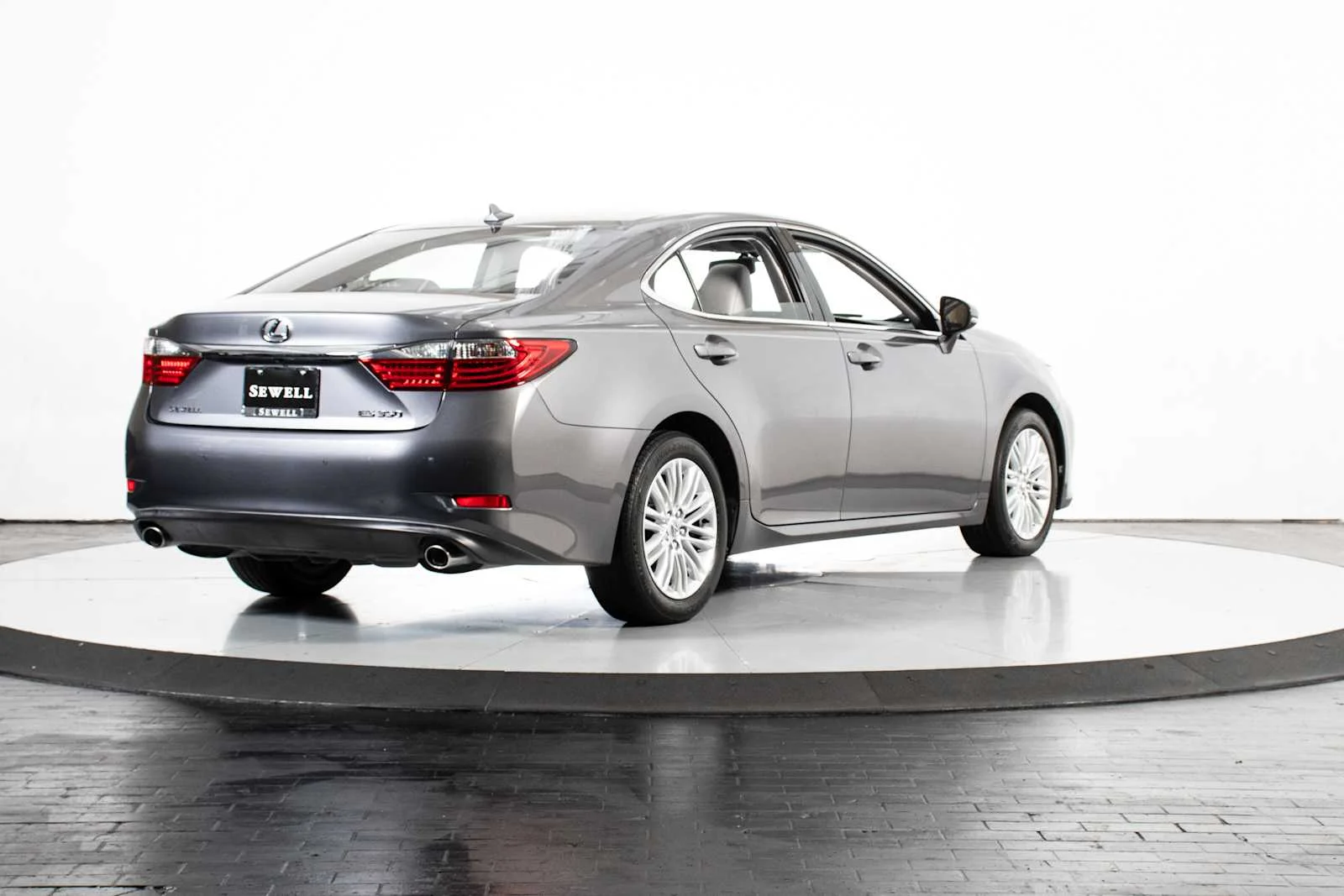 Used 2013 Nebula Gray Pearl Lexus 4dr Sdn image 7