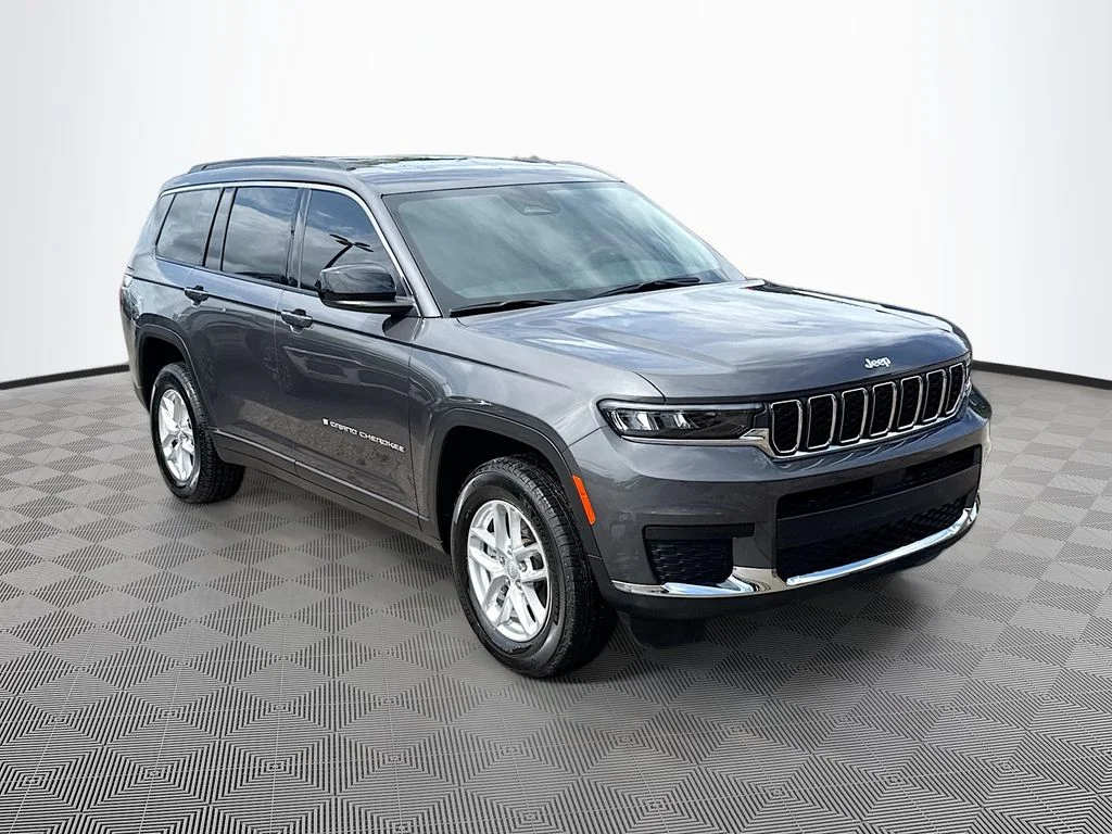 Used 2025 Gray Jeep Laredo image 4