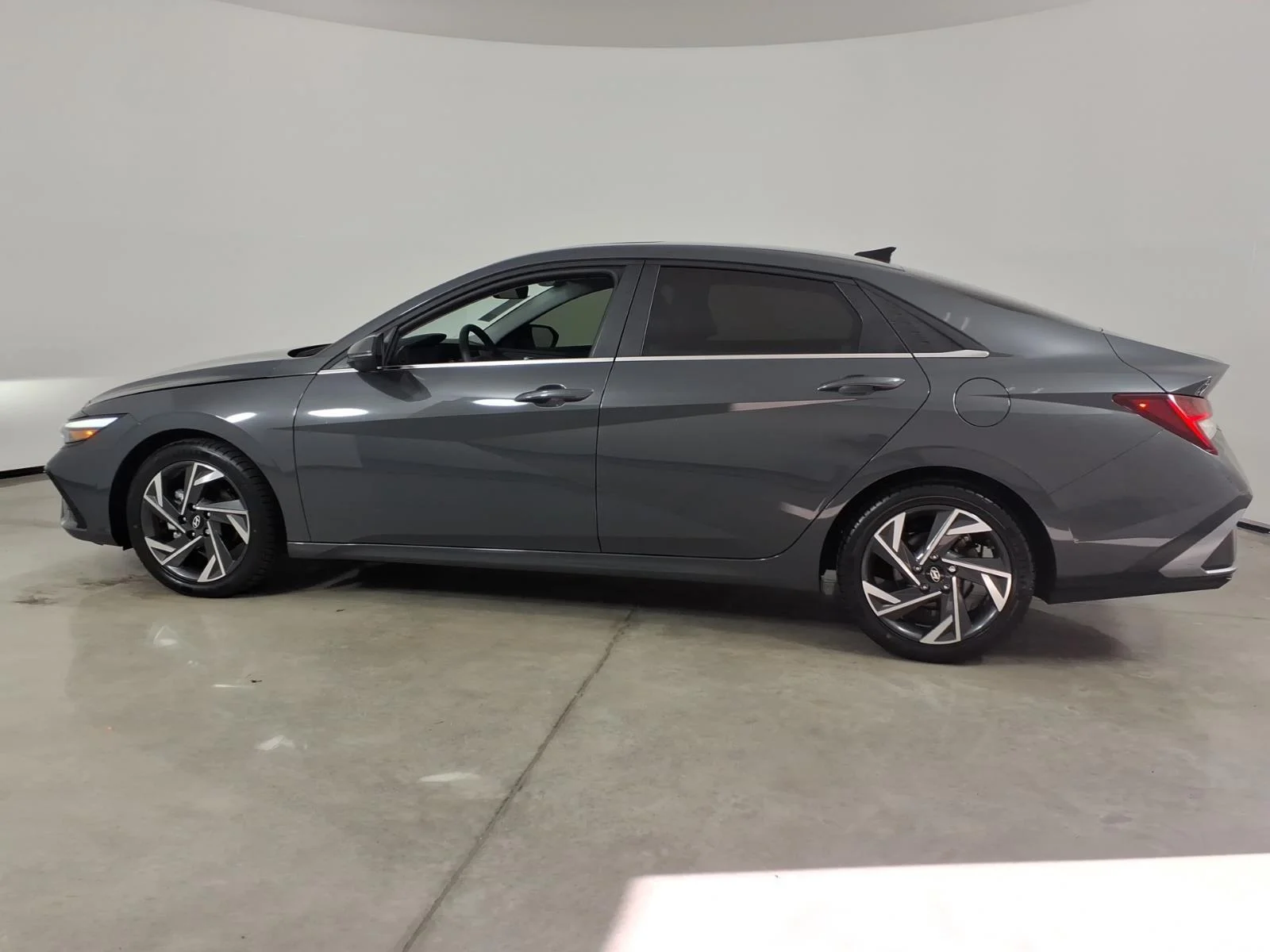 Used 2024 Ecotronic Gray Hyundai Limited image 3