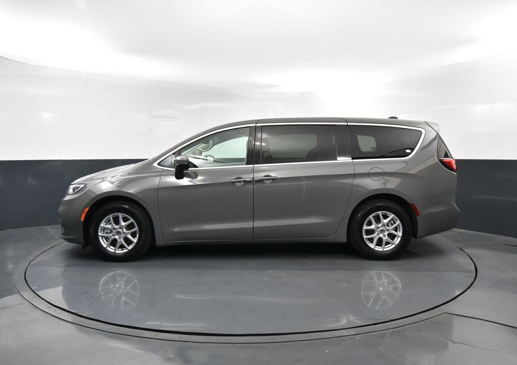 Used 2023 White Chrysler Touring L image 33
