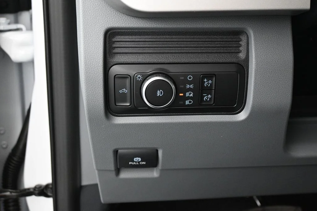 New 2026 Oxford White Ford XLT image 12