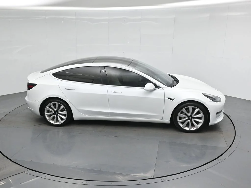 Used 2020  Tesla Standard Range Plus image 48