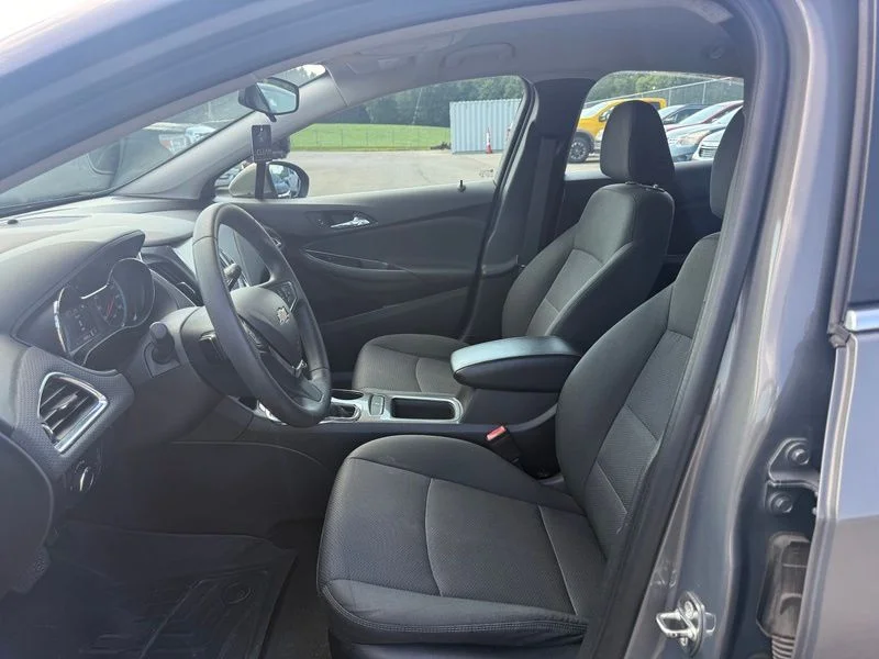 Used 2018 Gray Chevrolet LT image 3