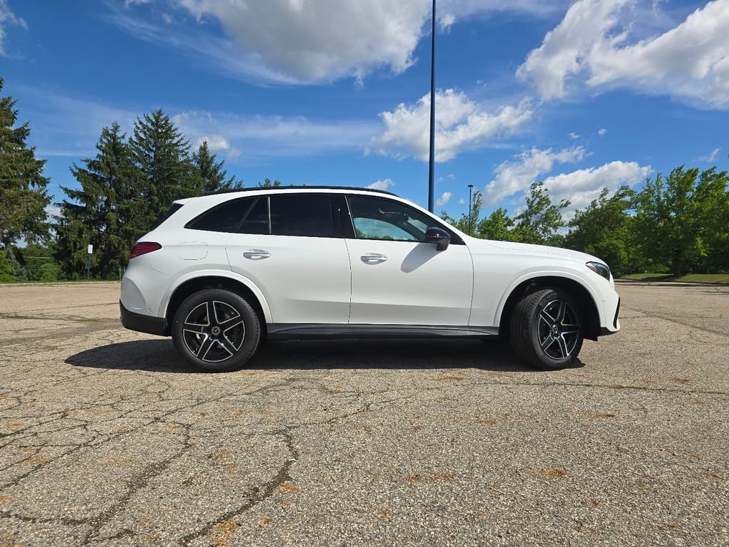 New 2026 MANUFAKTUR Moonlight White Metallic Mercedes-Benz GLC 300 image 18