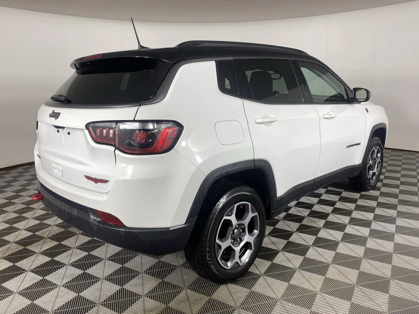 Used 2022 Bright White Clearcoat Jeep Trailhawk image 17