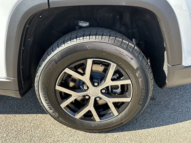 New 2025 White Jeep Limited image 24