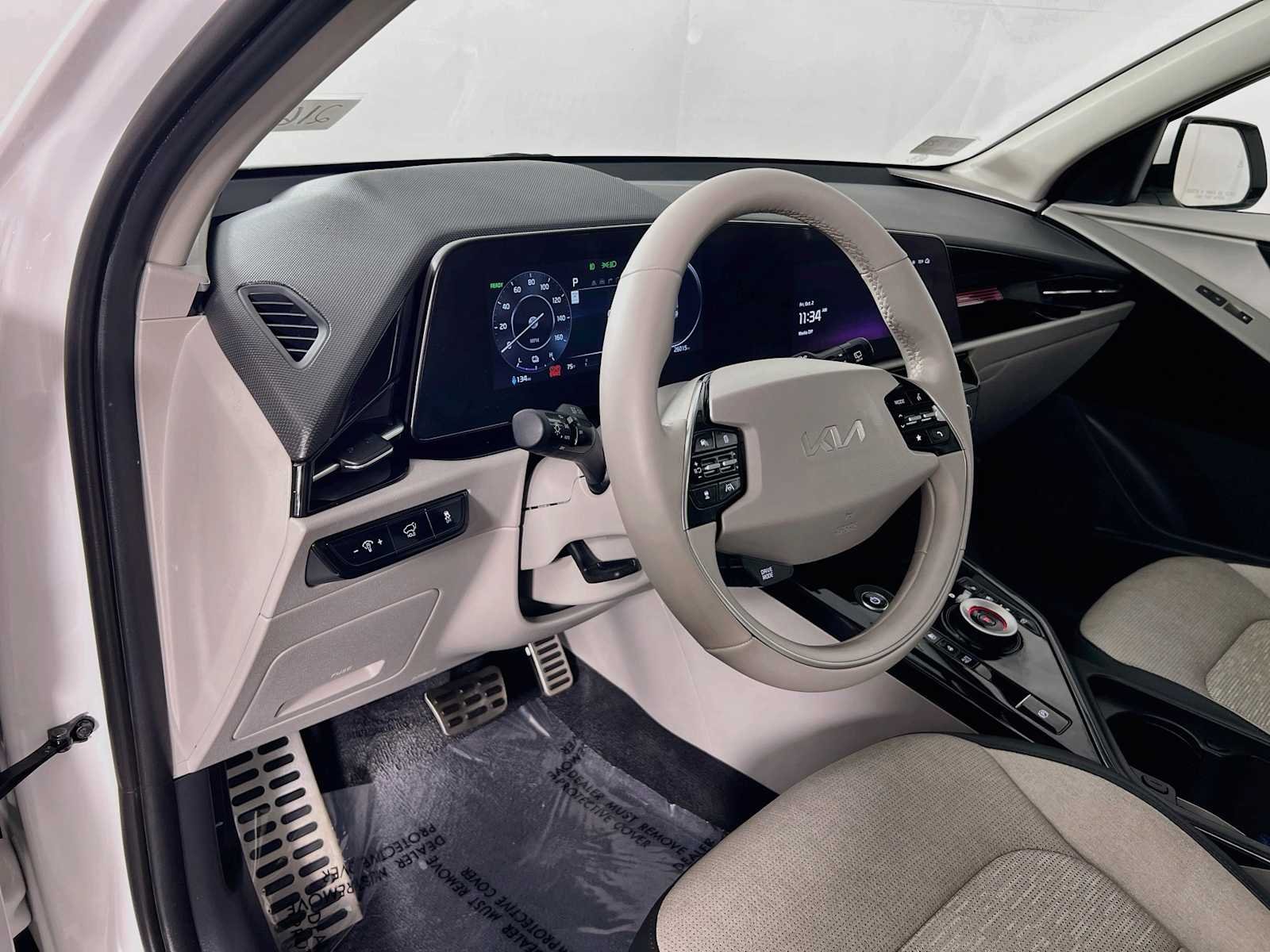 Used 2025 Snow White Pearl Kia Wave image 9