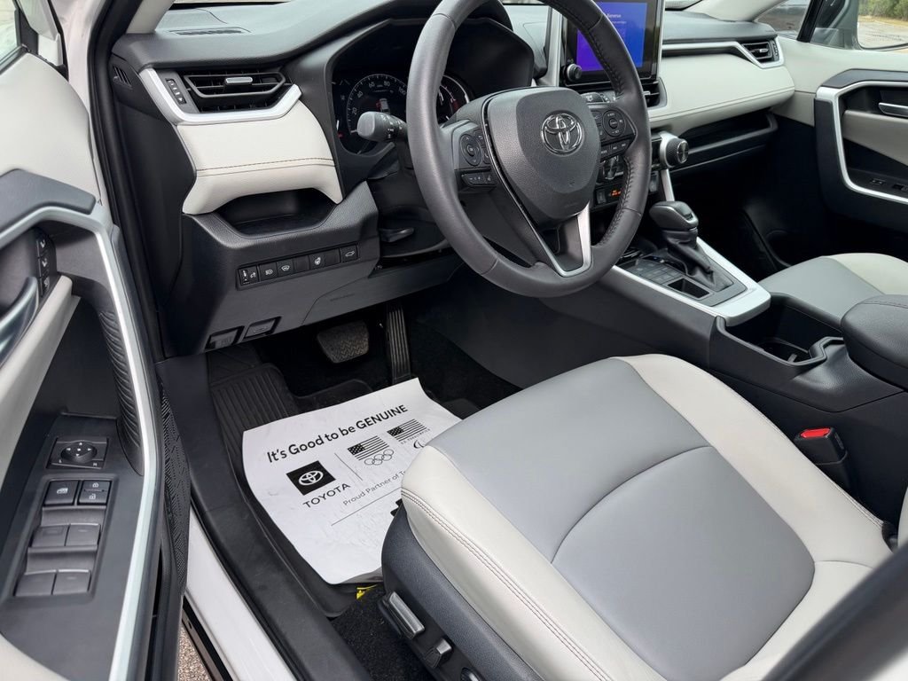 Used 2025 Beige Toyota XLE Premium image 13