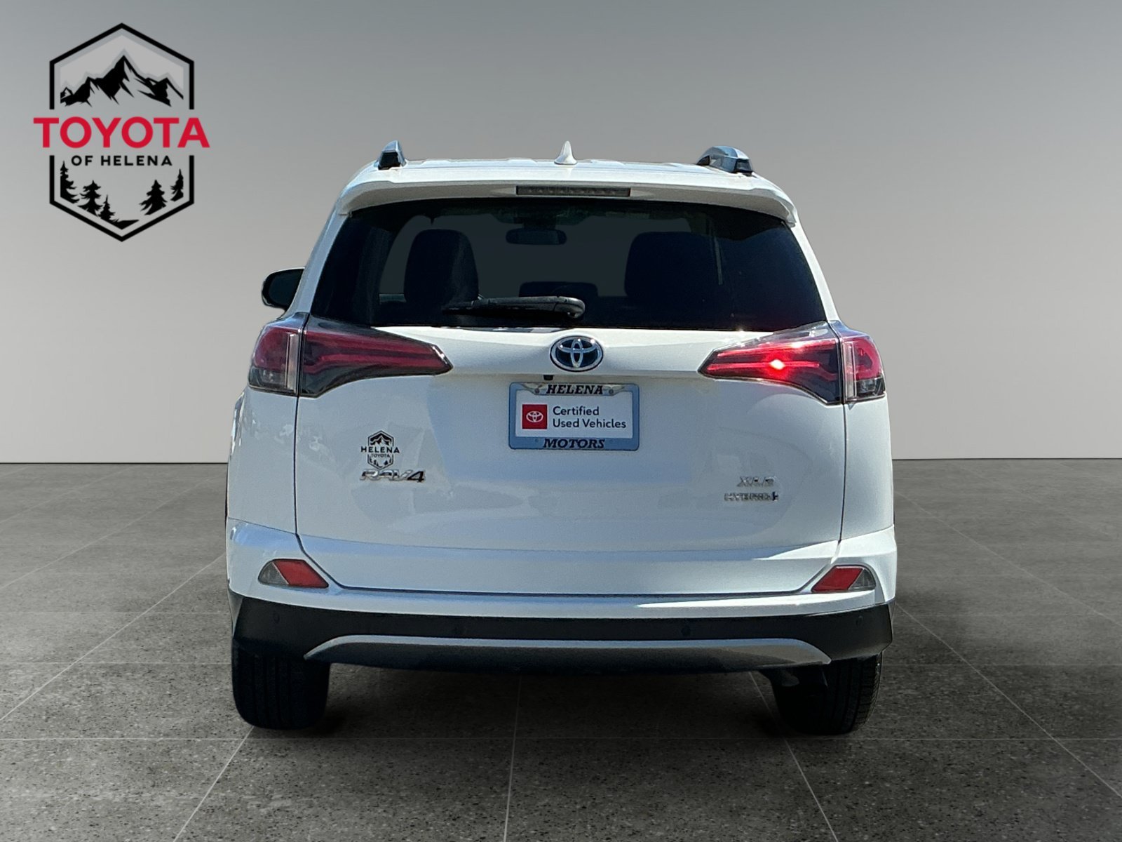 Certified Used 2018 SUPER_WHITE Toyota Hybrid XLE image 4