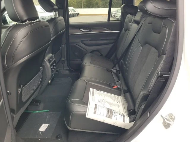 New 2026 Bright White Clear-Coat Exterior Paint Jeep Altitude image 6