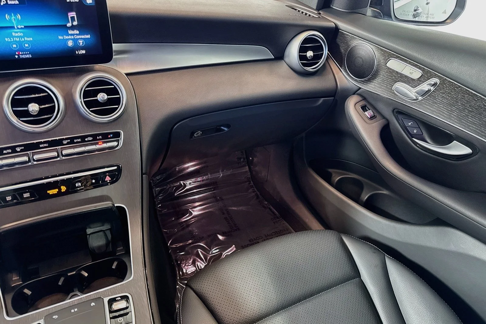 Used 2022 Graphite Grey Metallic Mercedes-Benz GLC 300 image 21