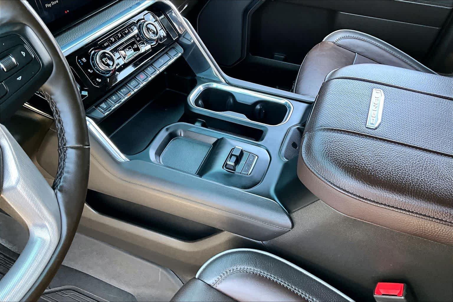 Used 2024 White Frost Tricoat GMC Denali image 16
