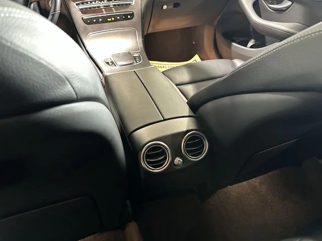 Used 2023  Mercedes-Benz GLC 300 Coupe image 25