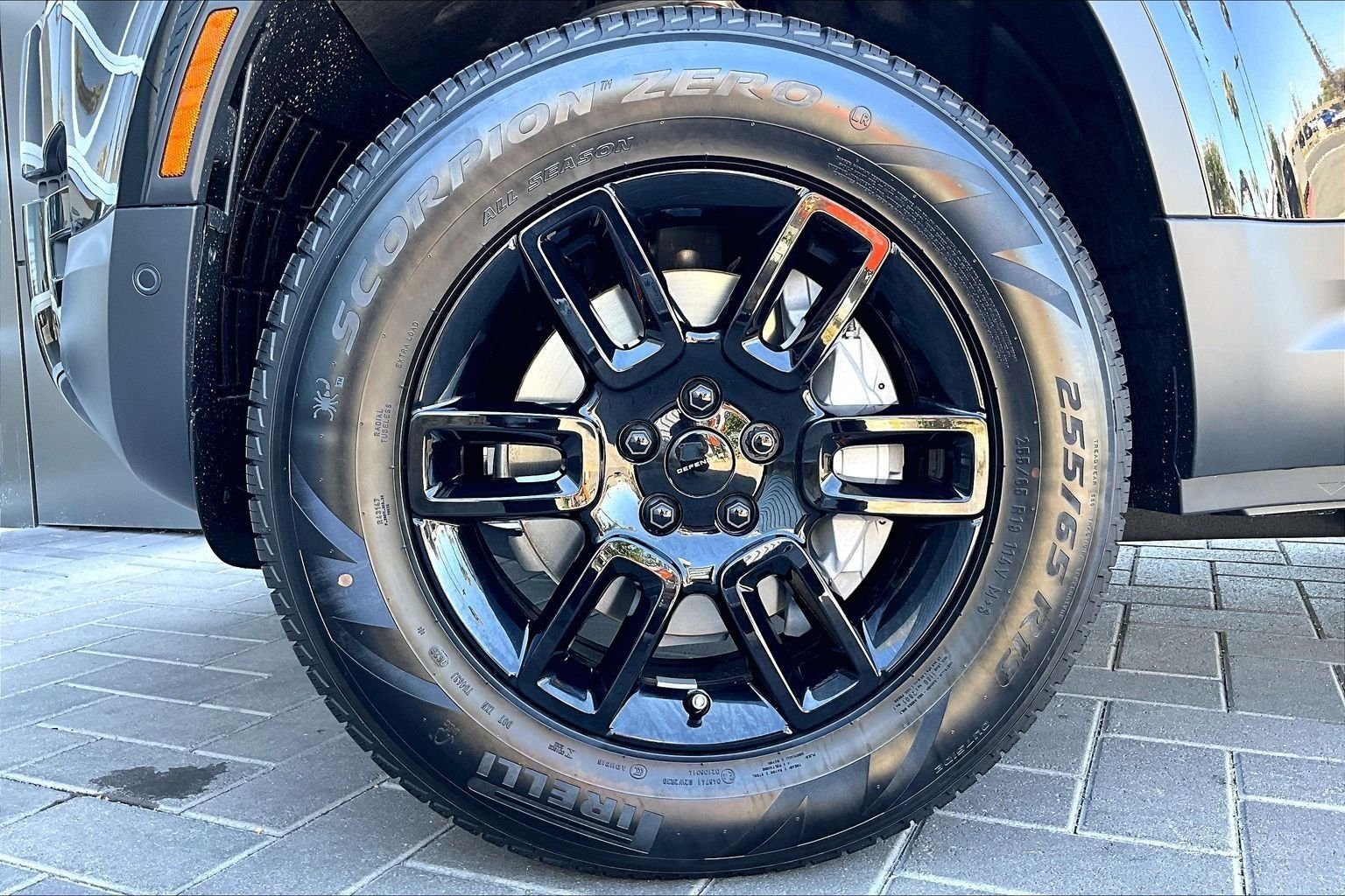 New 2026 Santorini Black LAND ROVER S image 11