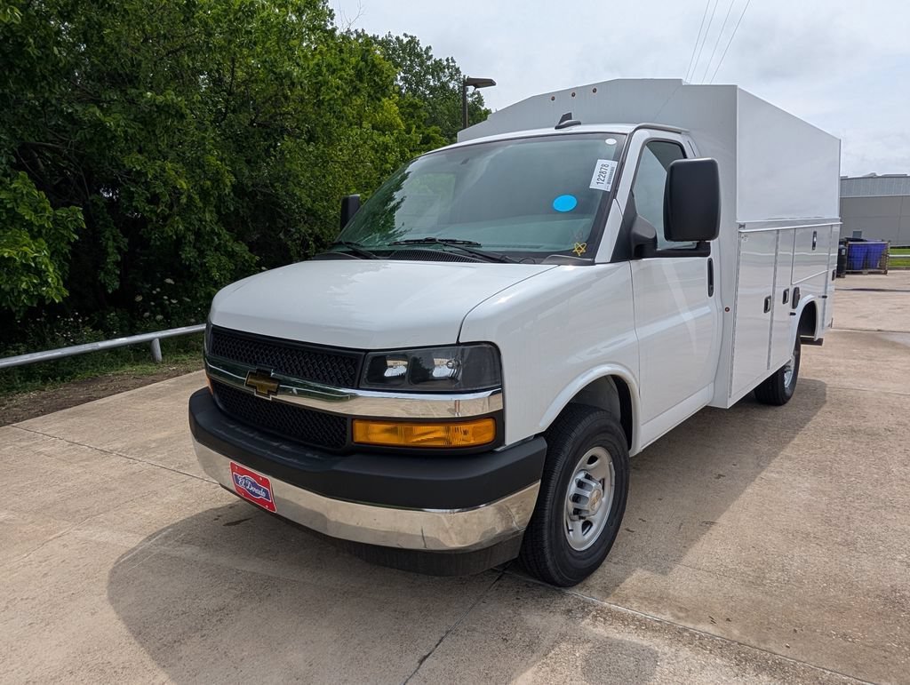 New 2025 Summit White Chevrolet 1WT image 20