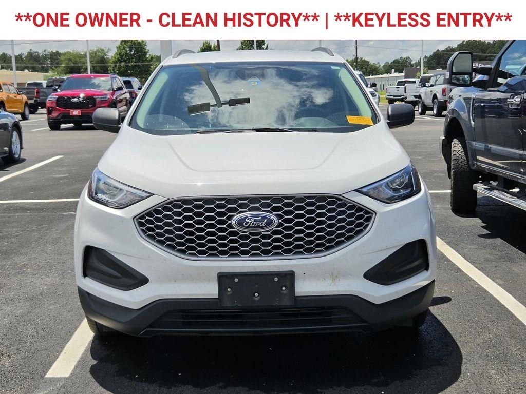 Used 2023 Oxford White Ford SE image 2