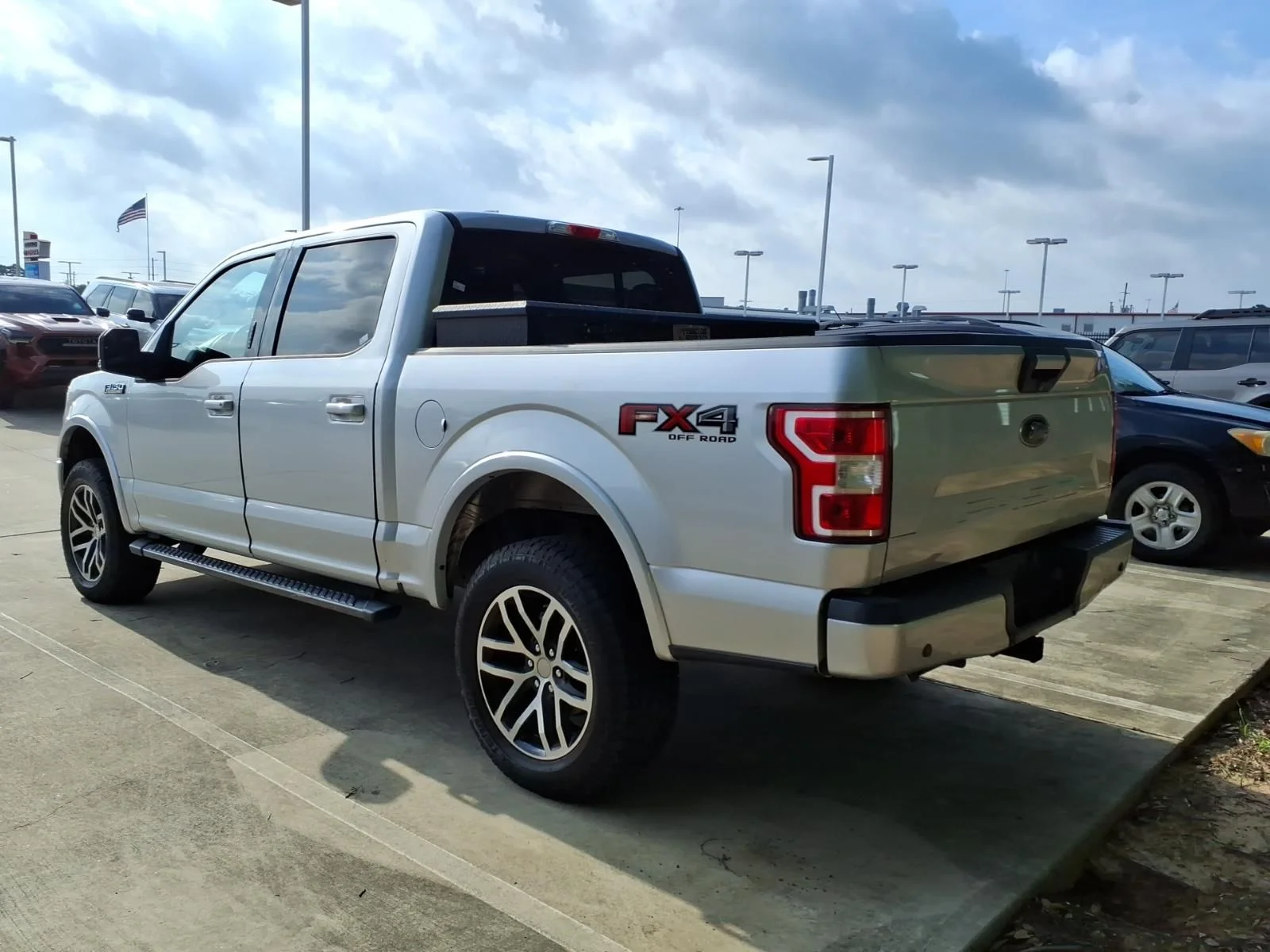 Used 2018 Silver Ford XLT image 2