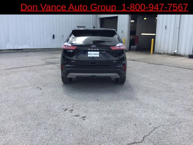 Used 2023 Black Ford SEL image 4