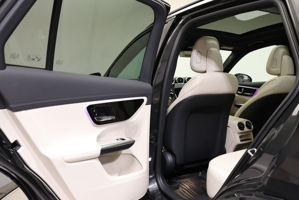 Used 2027  Mercedes-Benz GLC 300 image 41