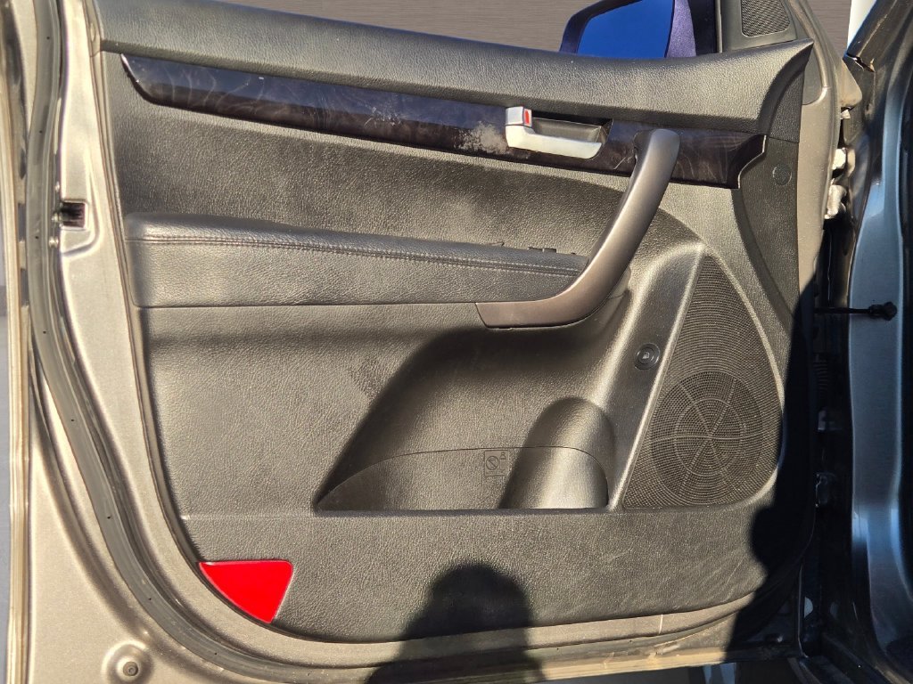 Used 2015 Silver Kia LX image 17
