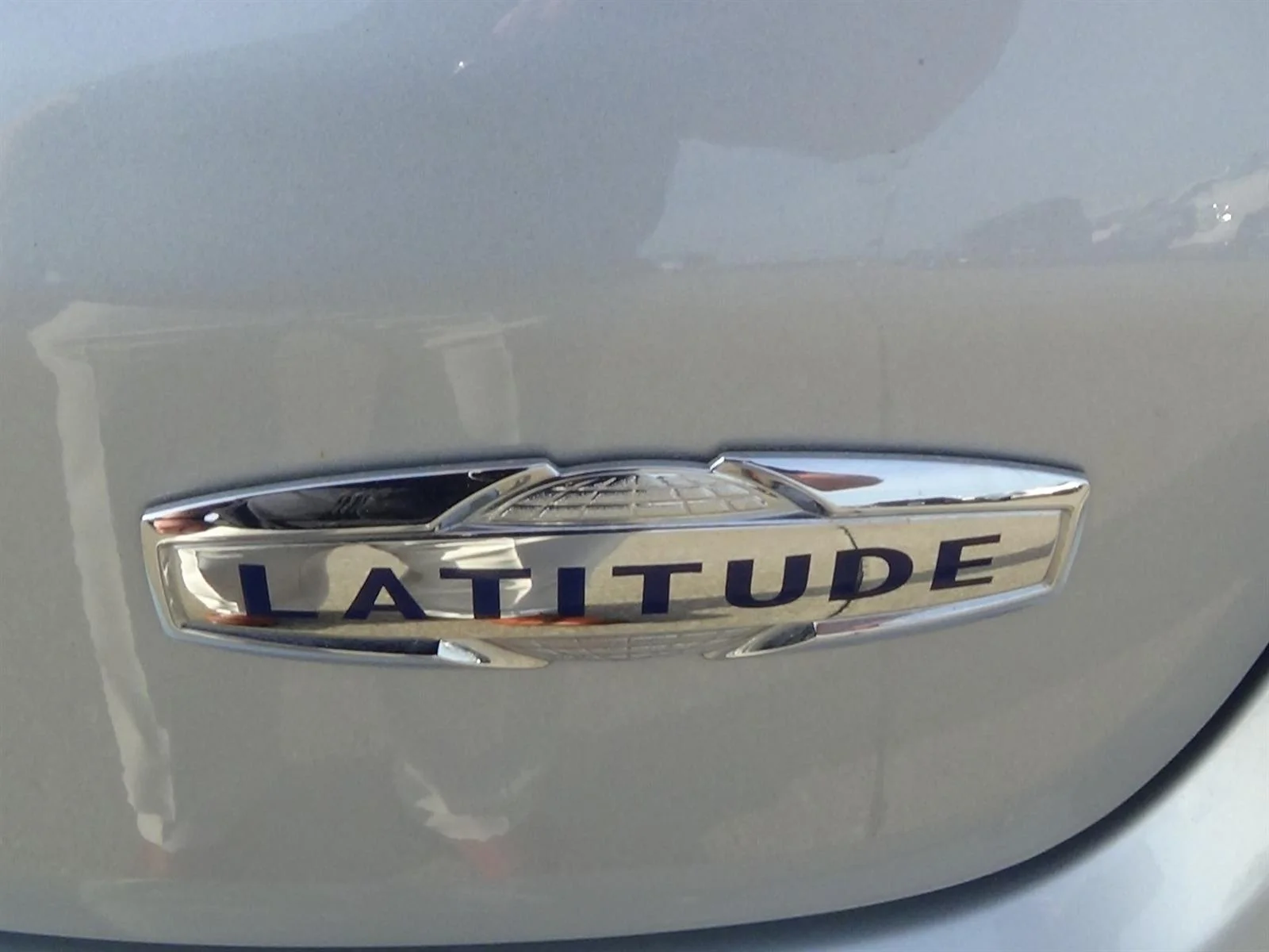 Certified Used 2025 Silver Zynith Clear Coat (pse) Jeep Latitude image 11