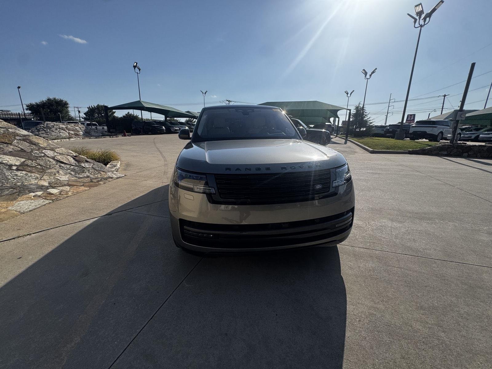 Used 2023 Silicon Silver Premium Metallic Land Rover SE image 11