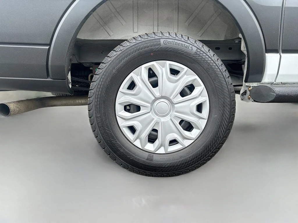 Used 2025 Oxford White Ford Base image 13