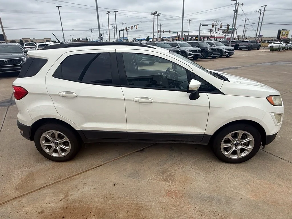 Used 2018 Diamond White Ford SE image 6