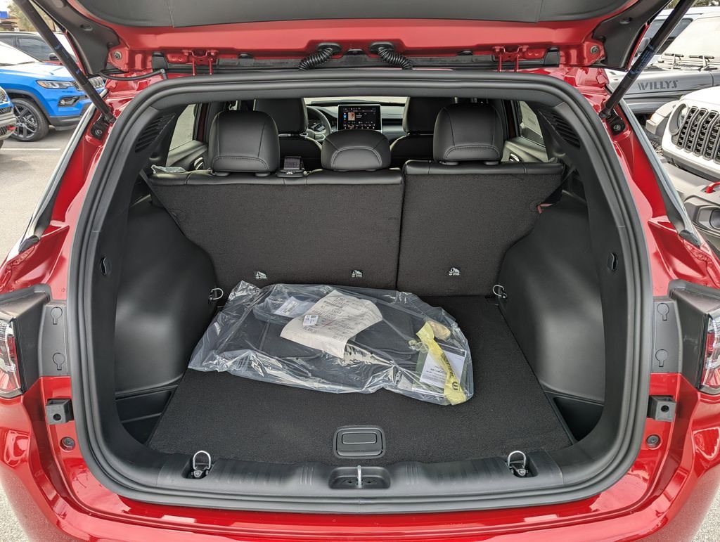 New 2026 Red Hot Pearlcoat Jeep Latitude image 29