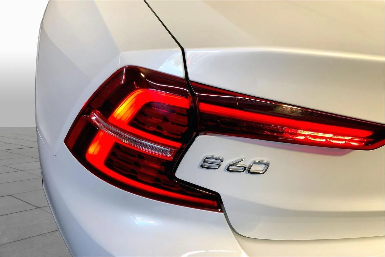 Used 2025 Crystal White Pearl Volvo Core image 28