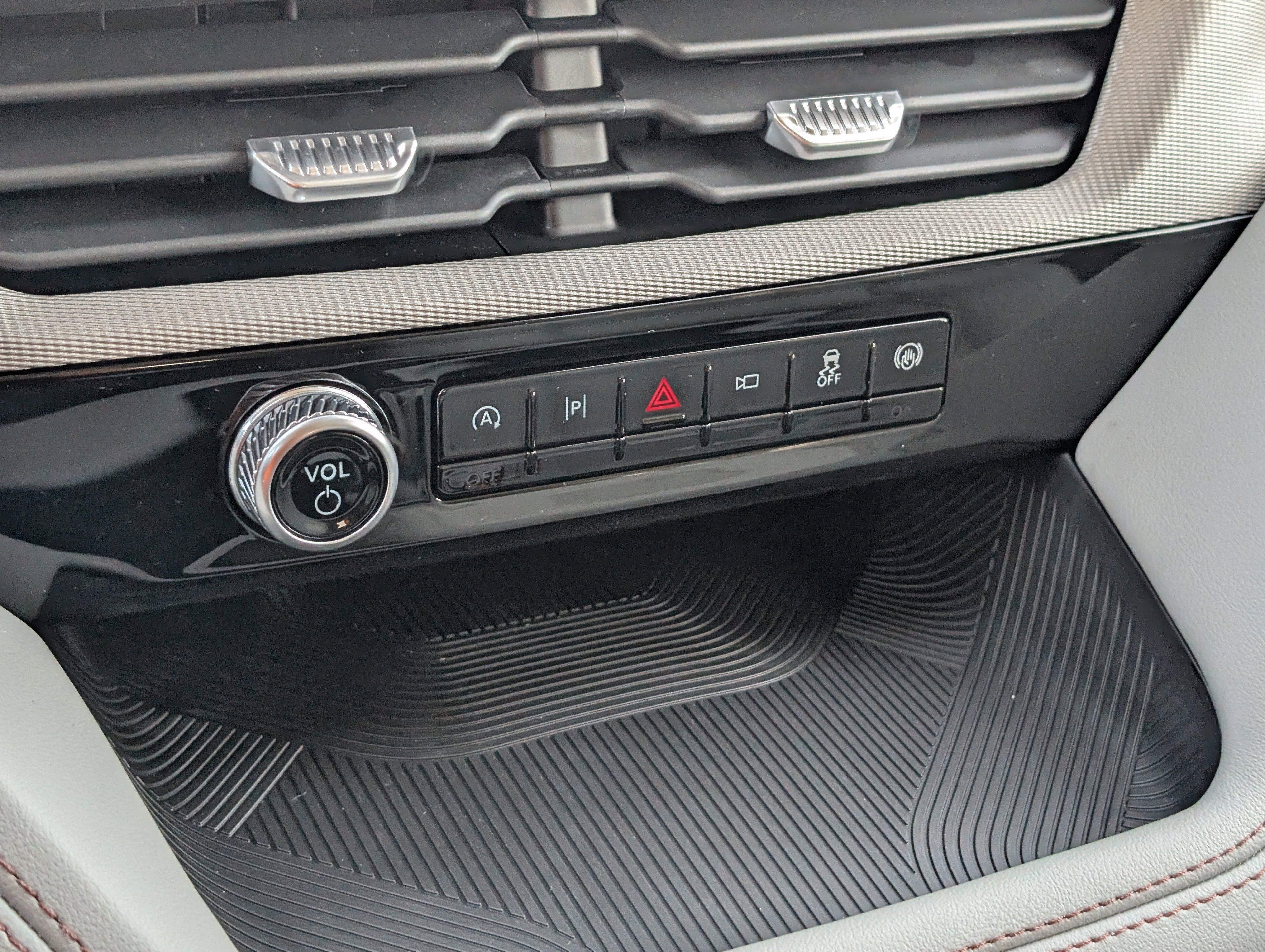 New 2026 Star White Metallic Tri-Coat FORD Active image 30