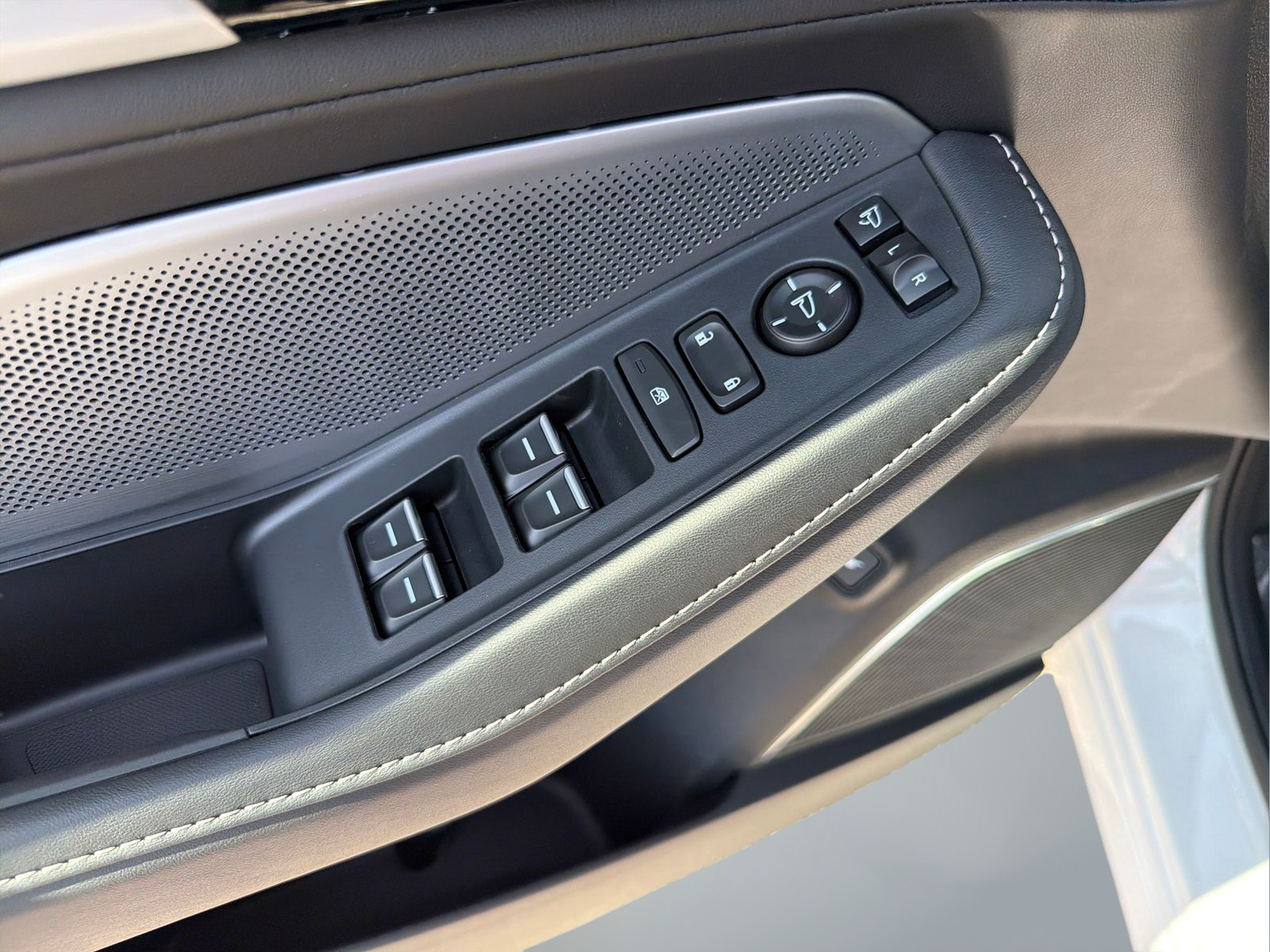 New 2026 Platinum White Pearl Acura Technology Package image 29