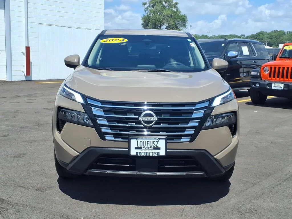 Used 2024 Beige/tan Nissan SV image 10