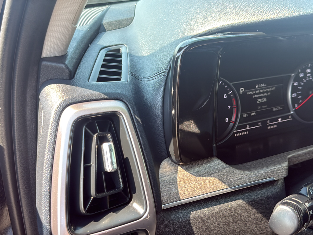 Used 2023 Black Kia X-Line S image 32