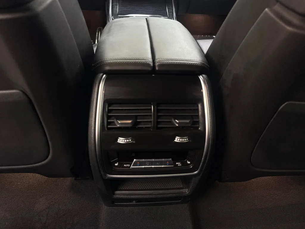 Used 2023 Black BMW xDrive40i image 77