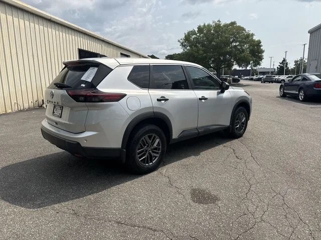 Used 2025 Silver Nissan S image 5