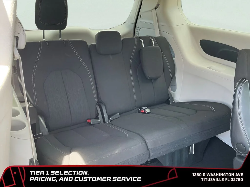 Used 2023 White Chrysler LX image 13