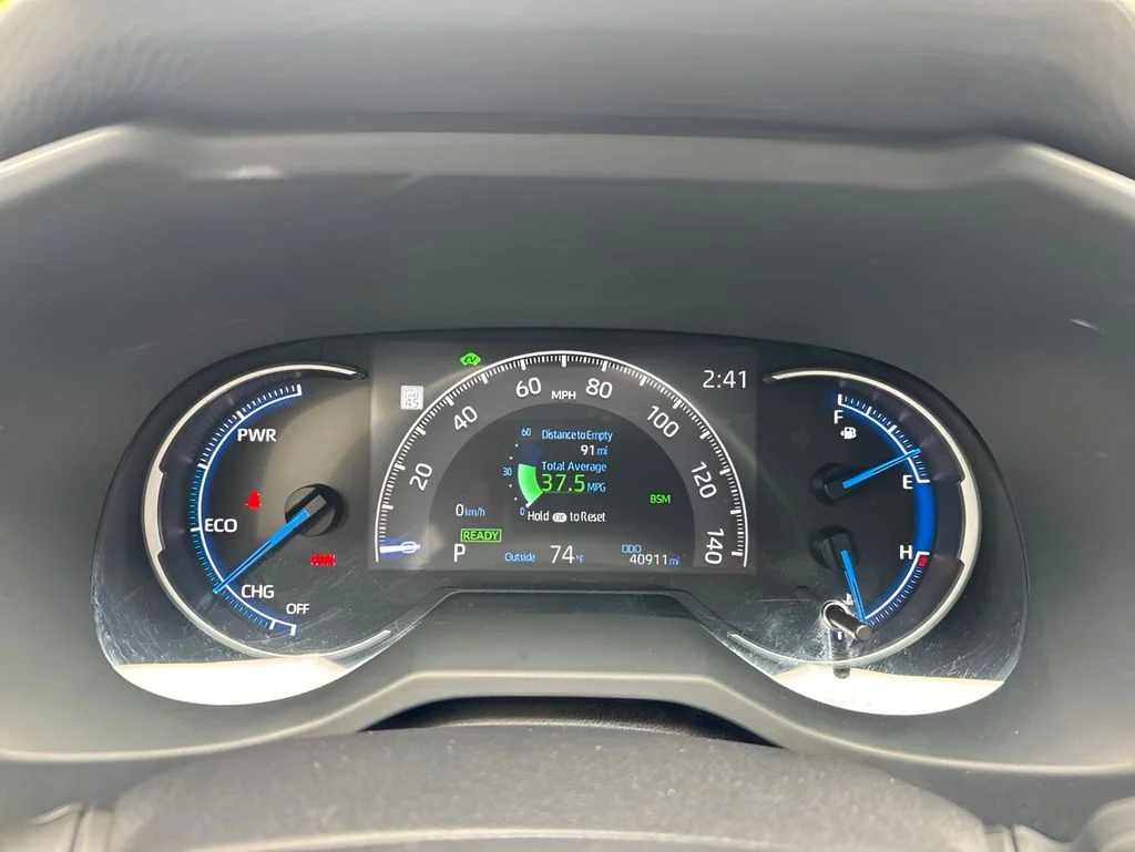 Used 2023 Beige Toyota XLE Premium image 22