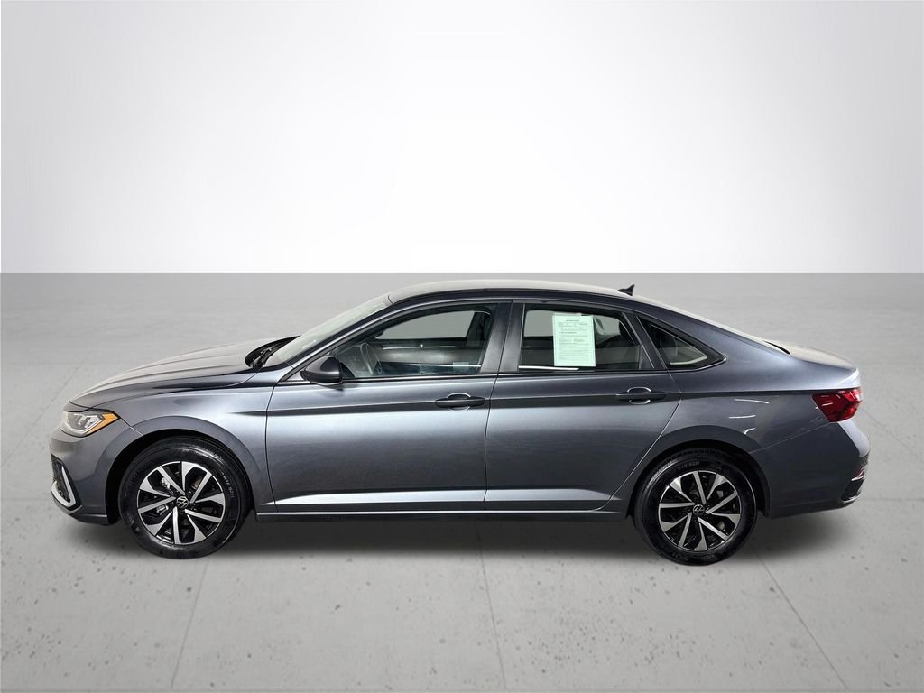 Certified Used 2025 Platinum Gray Metallic Volkswagen 1.5T S image 10