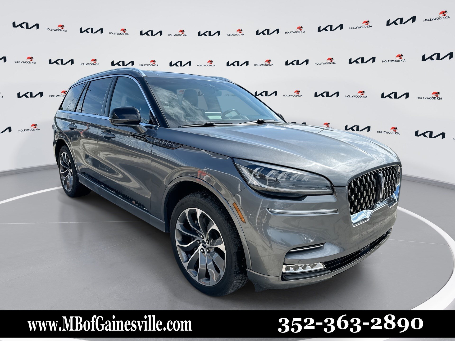 Used 2022 Gray Metallic Lincoln Grand Touring image 1