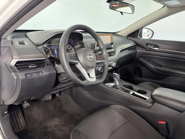 Used 2025 White Nissan 2.5 SV image 12