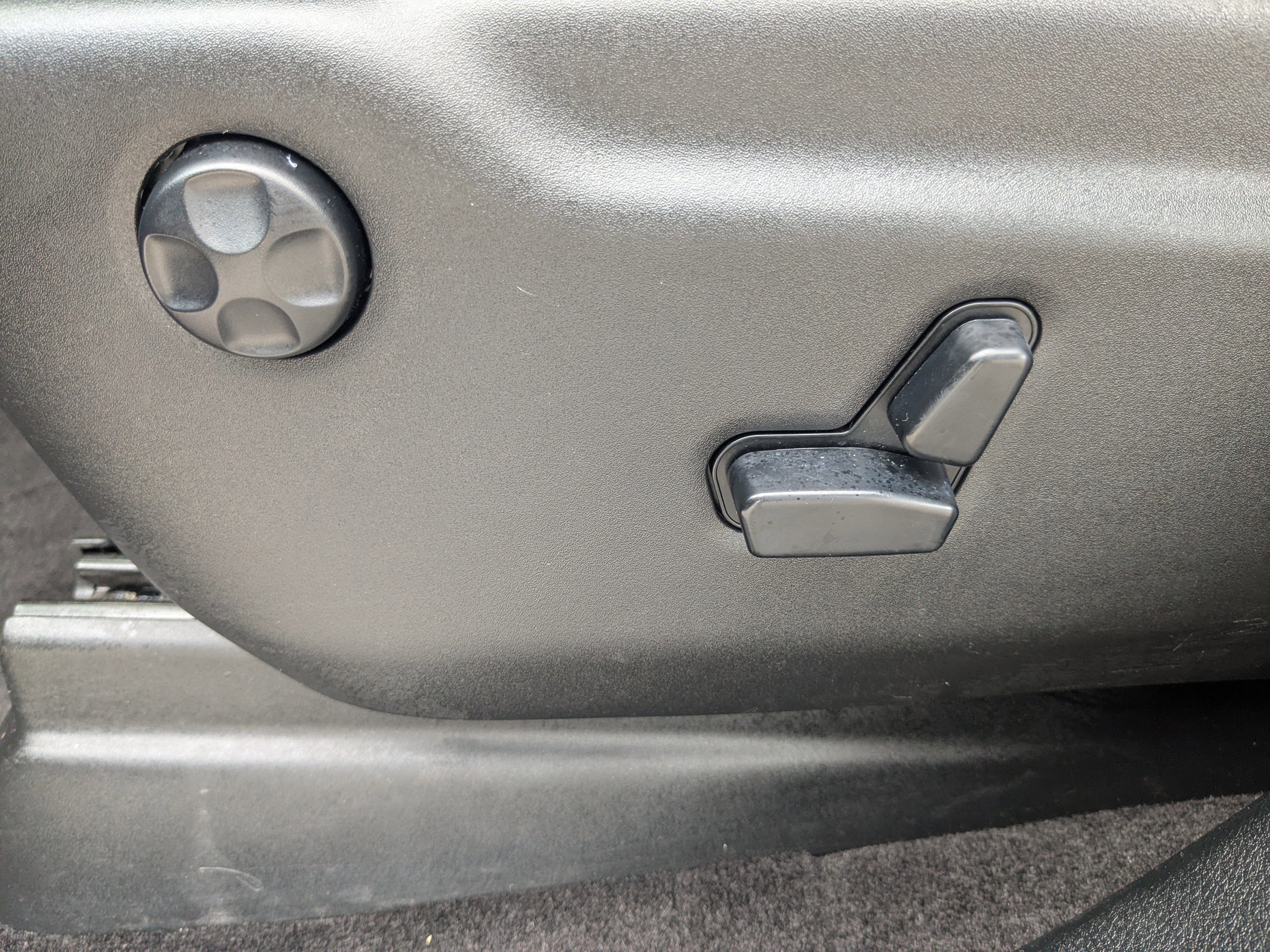 Used 2019 Granite Crystal Metallic Clearcoat Jeep Overland image 21