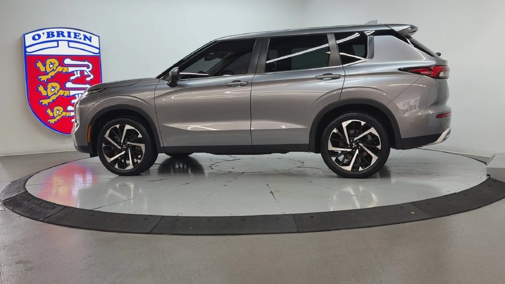 Used 2022 Gray Mitsubishi SE image 7
