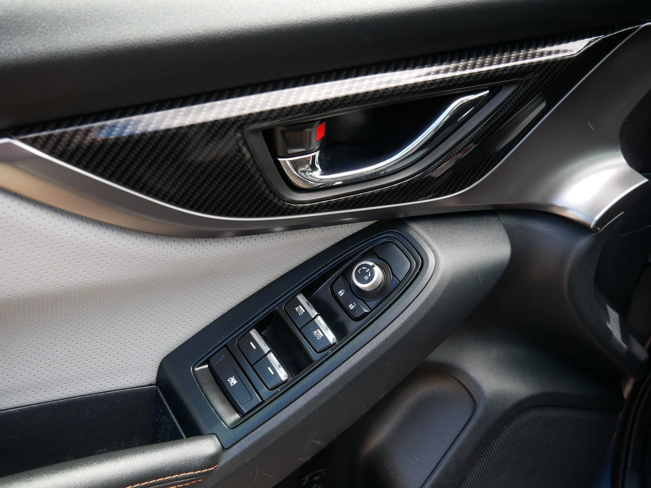 Used 2018 Dark Gray Metallic Subaru Limited image 20