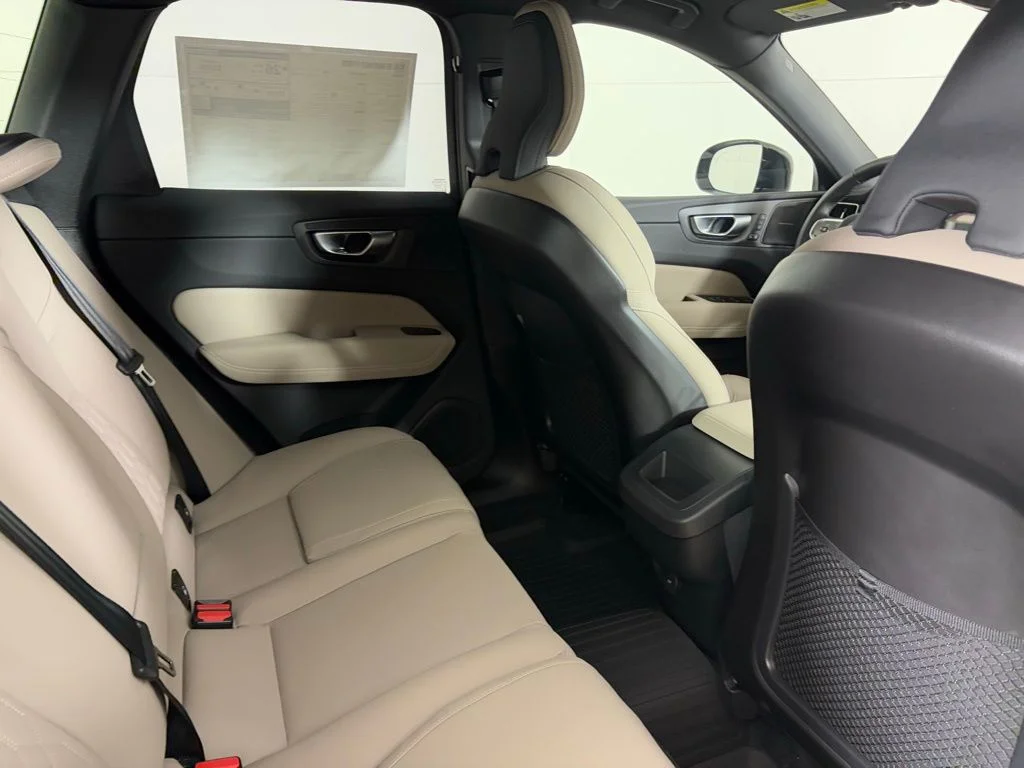 2026 Volvo XC60 Plus - Photo 17