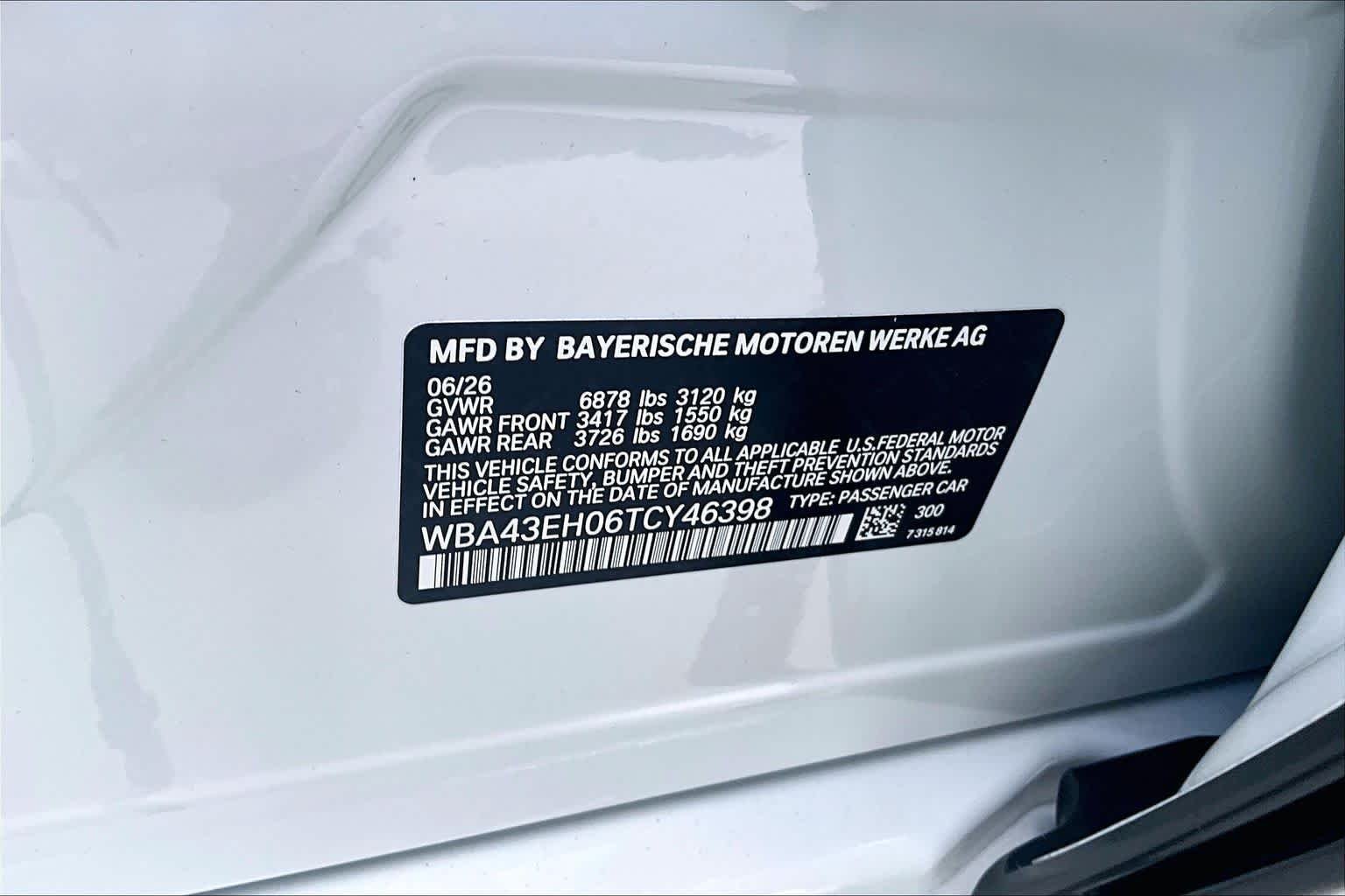 Used 2026 Alpine White BMW 750e xDrive image 31