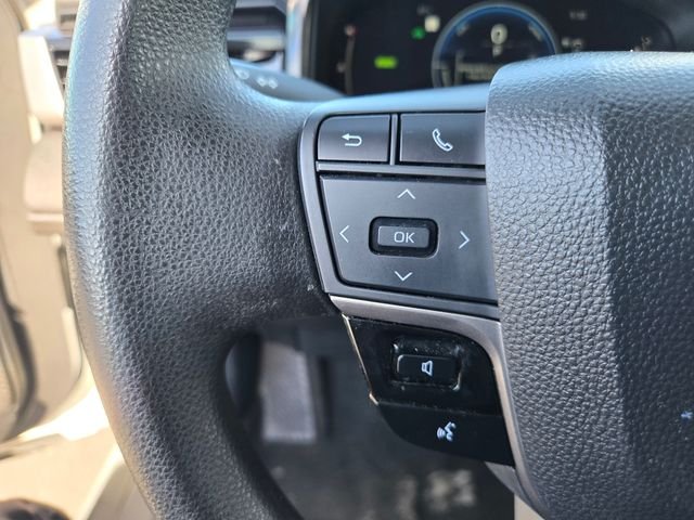 Used 2025 White Toyota LE image 21